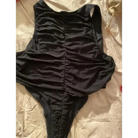 No Vacancy Women's Black Ruffled Sleeveless bodysuit with front Zipper Size L - Picture 2 of 9